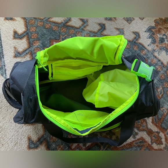 Girls Adidas Gym Bag - Picture 2 of 3